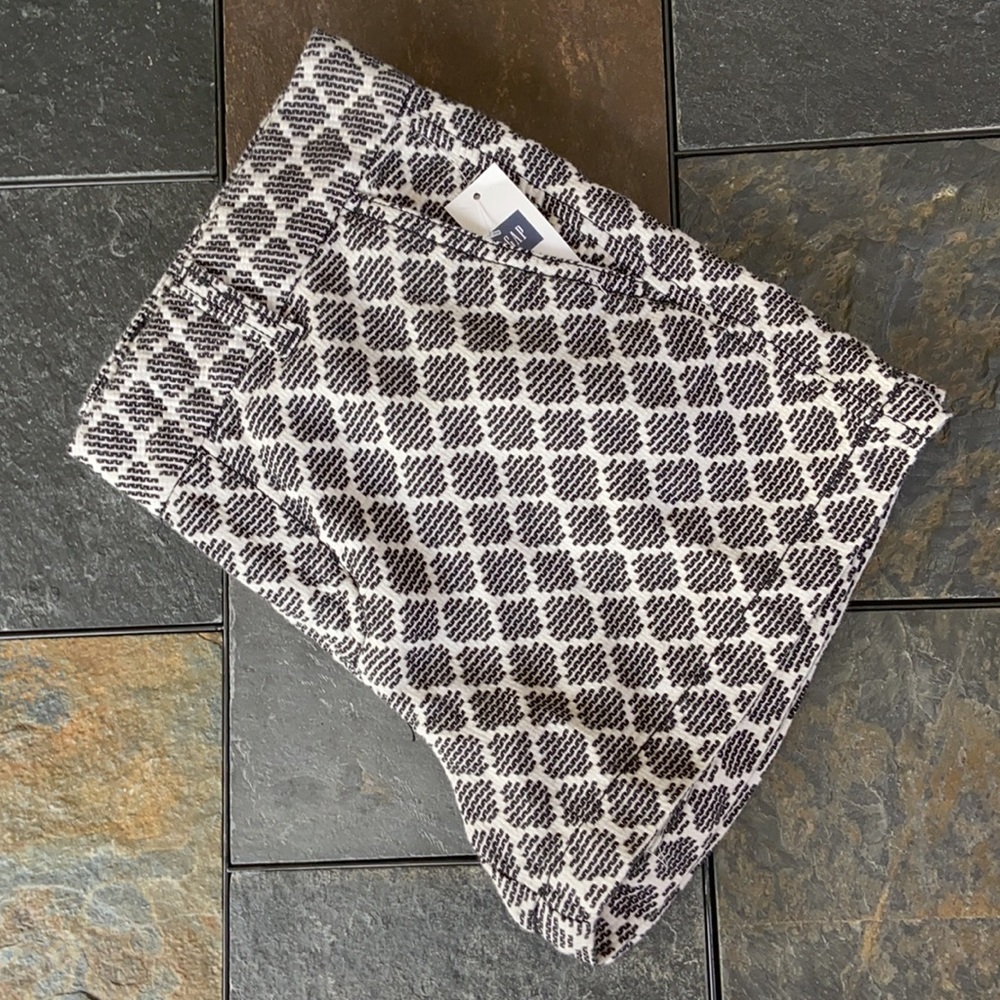 Khakis by GAP Textured Shorts (NWT) - Picture 3 of 9